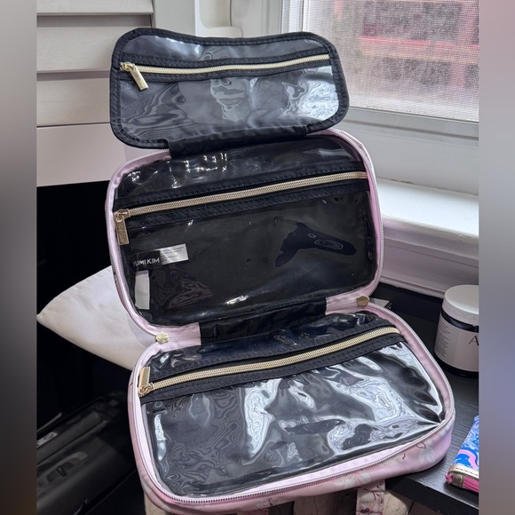 ๐ Stunning Innovative Yumi Kim Make Up Case or Travel Case ๐ - Picture 11 of 16